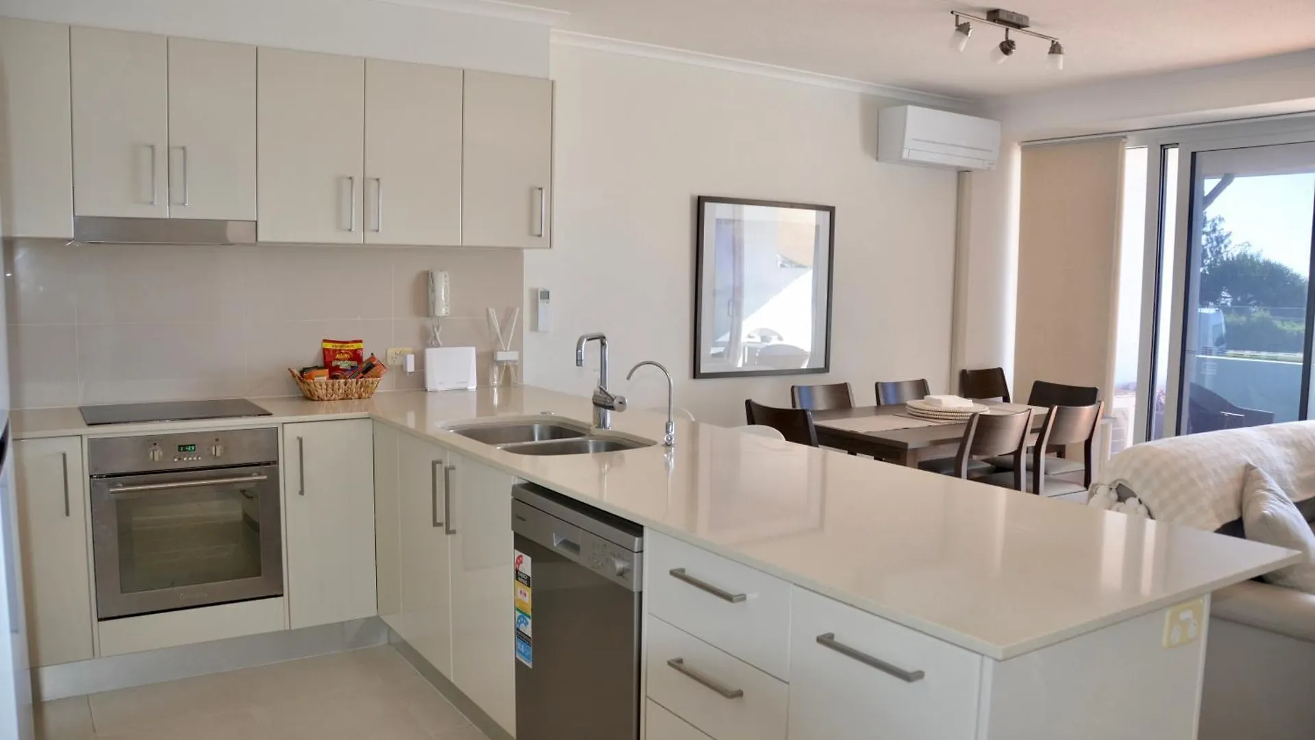 Alex Beach Apartment 알렉산드라헤드랜드 0*,  오스트레일리아